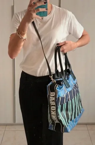 Borsa Pinko a righe blu e nere