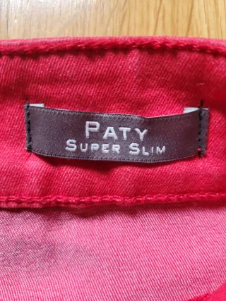 Vaqueros Mango Super Slim Rojos