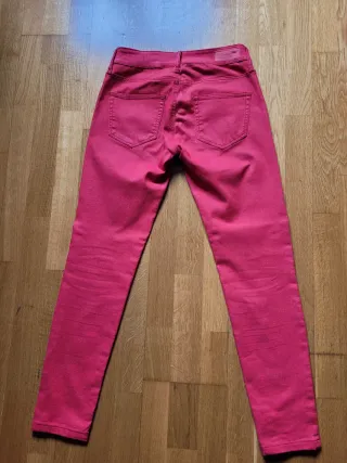 Vaqueros Mango Super Slim Rojos