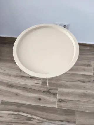 Mesita auxiliar redonda Ikea beige metal