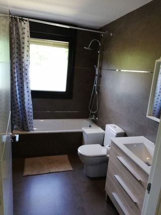 Casa adosada en alquiler en Ibarrangelu