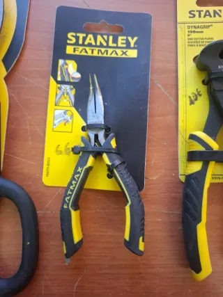 STANLEY ALICATES Y TIJERAS DE CHAPA NUEVAS