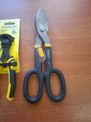 STANLEY ALICATES Y TIJERAS DE CHAPA NUEVAS