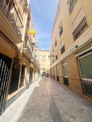 Local comercial en alquiler en Centro en Elche
