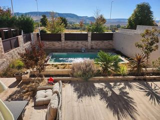 Casa pareada en venta en Los Hueros en Villalbilla