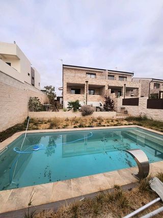 Casa pareada en venta en Los Hueros en Villalbilla