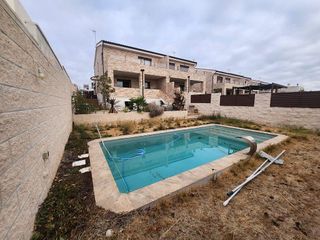 Casa pareada en venta en Los Hueros en Villalbilla