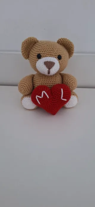 Osito amigurumi con corazón