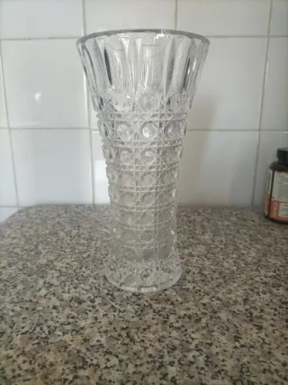 Jarrón de cristal transparente