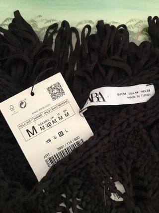 Chaleco crochet negro con flecos