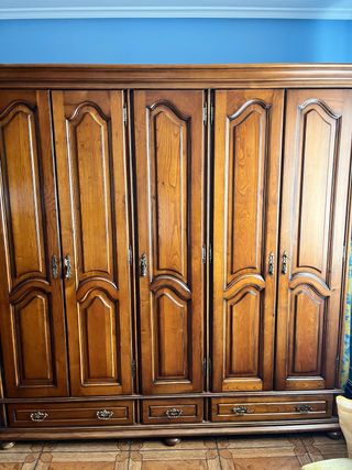 Armario de madera maciza con 6 puertas