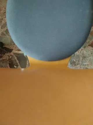 Sedia design legno e tessuto blu