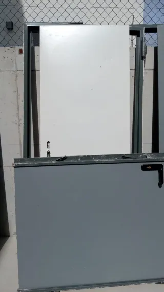 Puertas metálicas antifuego con llave