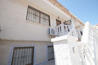 Casa adosada en venta en Torrelamata - La Mata en Torrevieja
