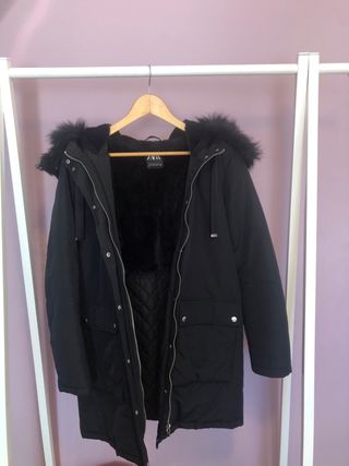 Abrigo Zara Negro con Capucha