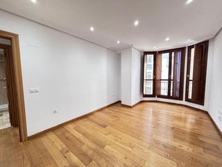 Piso en alquiler en Centro en Gijón