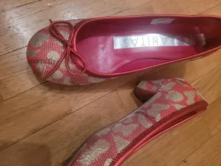 Bailarinas Hispanitas Oro y Rojo