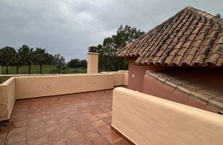 Casa adosada en alquiler en Nueva Andalucía centro en Marbella