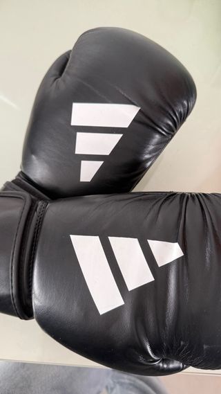 Guantes de boxeo Adidas negros