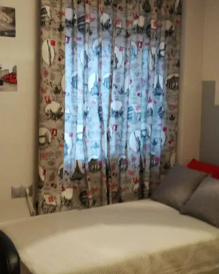 Cortina con estampado de Londres