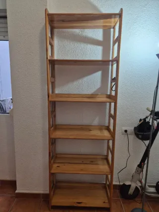 Estantería de madera