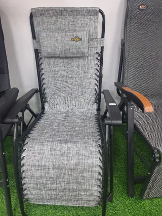 Tumbona plegable ratán y metal