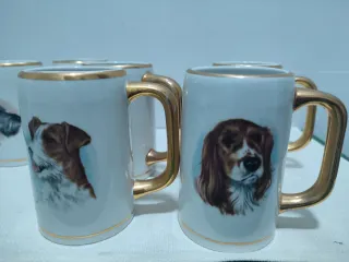 Jarras de porcelana con perros
