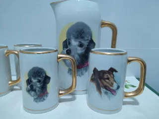 Jarras de porcelana con perros