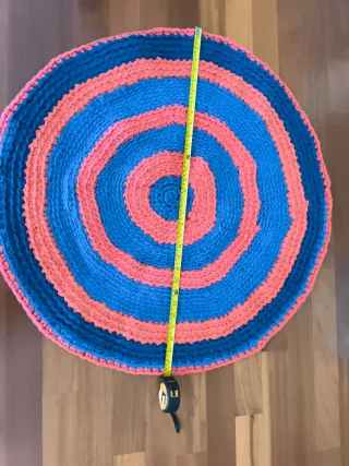Alfombra redonda ganchillo azul y rosa
