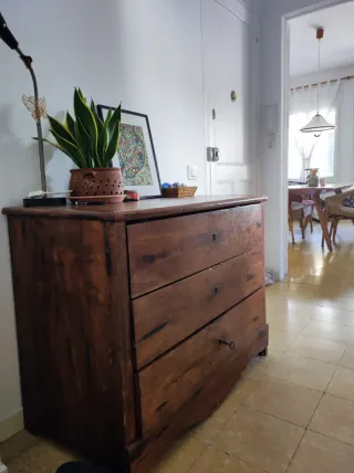Cómoda de madera maciza