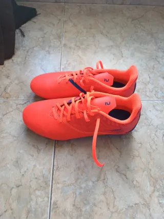 Botas de fútbol Kipsta Naranja y Azul