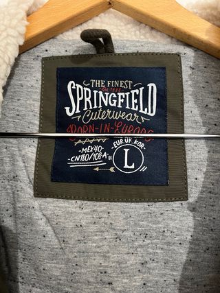 Abrigo verde con capucha