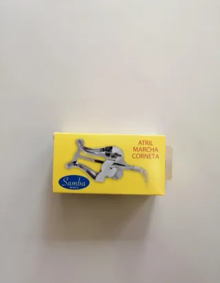 Atril de marcha para corneta