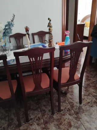Seis sillas comedor tapizadas granate