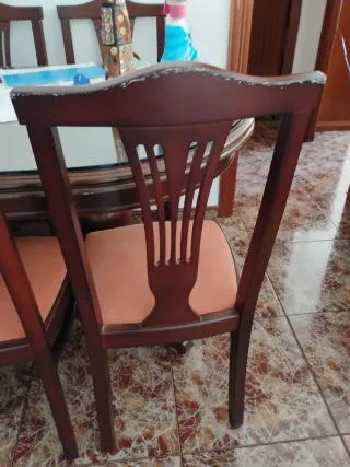 Seis sillas comedor tapizadas granate