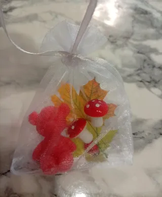 Osito pequeño en bolsita decorada