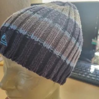 Gorro Quiksilver rayas azul y morado