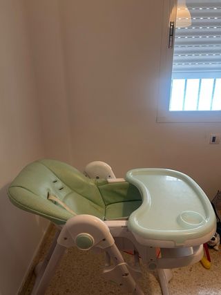 Trona de bebé color verde menta