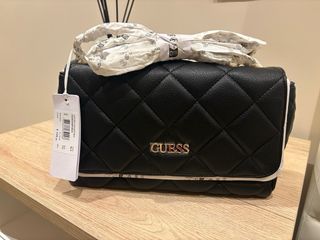 Bolso Guess Gris Acolchado Cadena Dorada