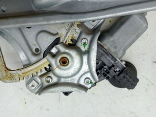 ELEVALUNAS TRASERO IZQUIERDO TOYOTA AURIS 443083