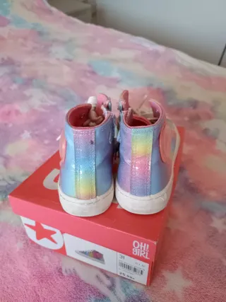 Zapatillas niña arcoíris brillantes