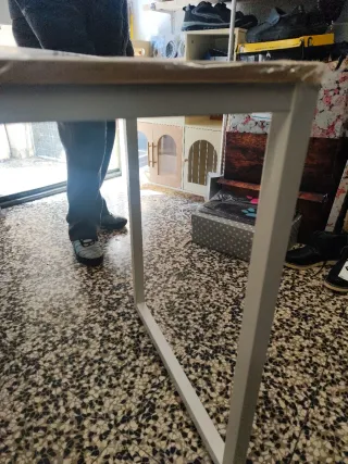 Mesa de madera y metal