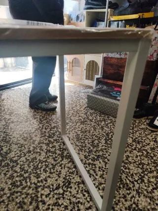 Mesa de madera y metal