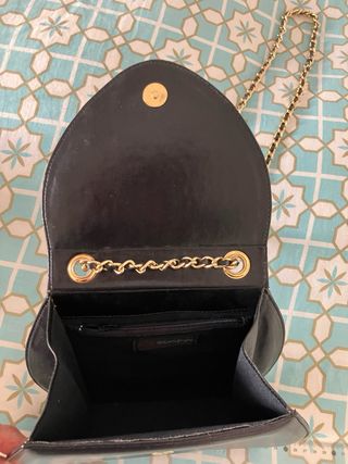 Bolso de vestir negro con cadena