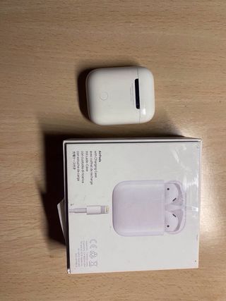 Apple AirPods 1ª Gen + funda Ideal of Sweden