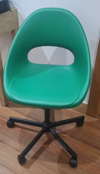 Escritorio IKEA madera con cajonera Regalo silla