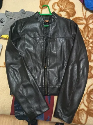 Sudadera con cremallera y capucha