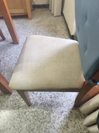 Mesa comedor con cristal y 4 sillas madera