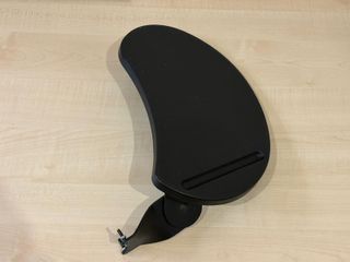 Silla azul con pupitre