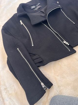Chaqueta Zara Manteco Negra